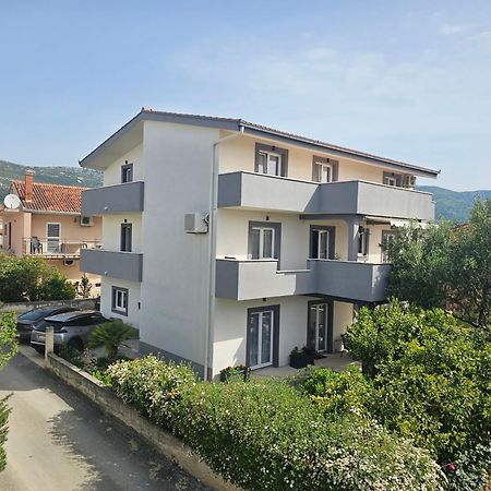 Apartmani Dianna Kastela Exterior photo